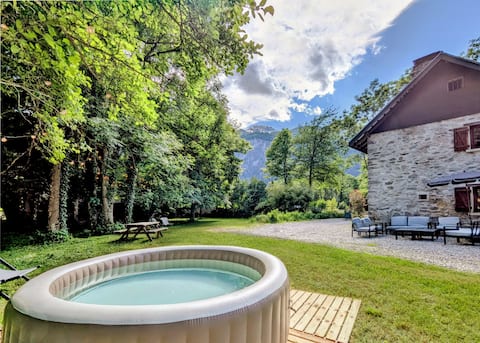 House with large garden, garage, Spa option