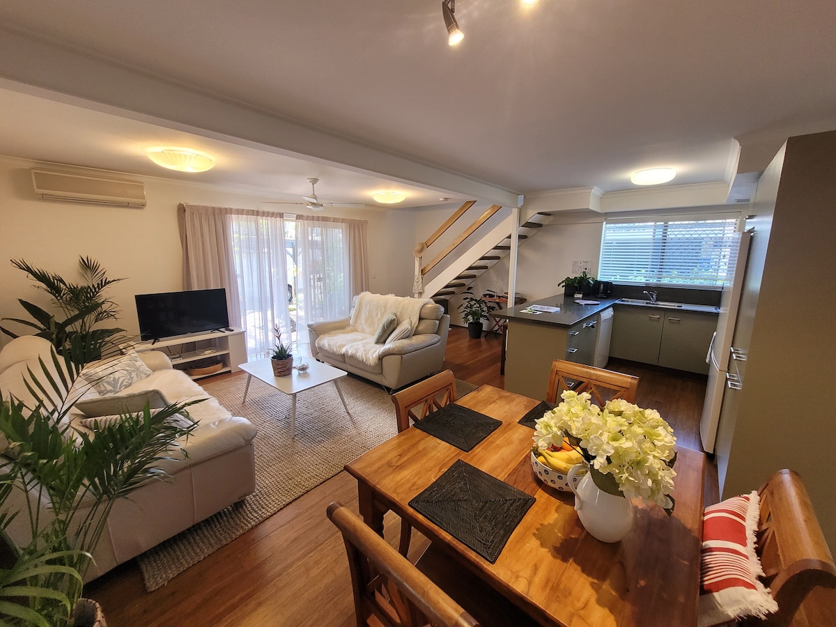 Popular Airbnb listing: Best location on the river in The Islander Resort in Noosaville