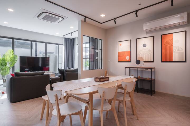 Penthouse for Family and Frds – 6 mins walk to BTS gallery image 3