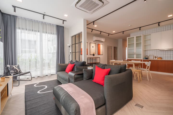 Penthouse for Family and Frds – 6 mins walk to BTS