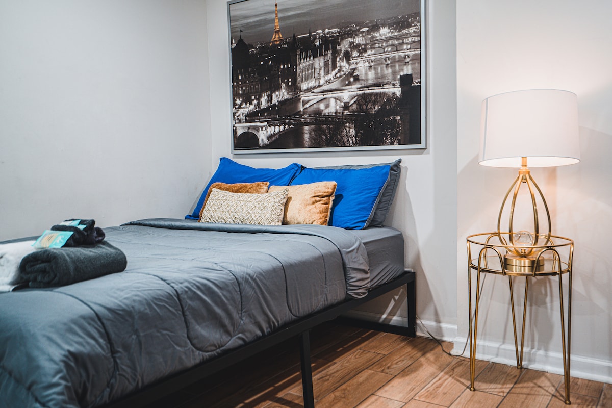 استرخ واستعد نشاطك في غرفة النوم الجذابة. الراحة والهدوء في انتظارك.