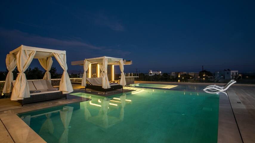 Grand Aqua Luxury Villa by Mintzi gallery image 5