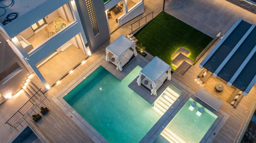 Grand Aqua Luxury Villa by Mintzi gallery image 3