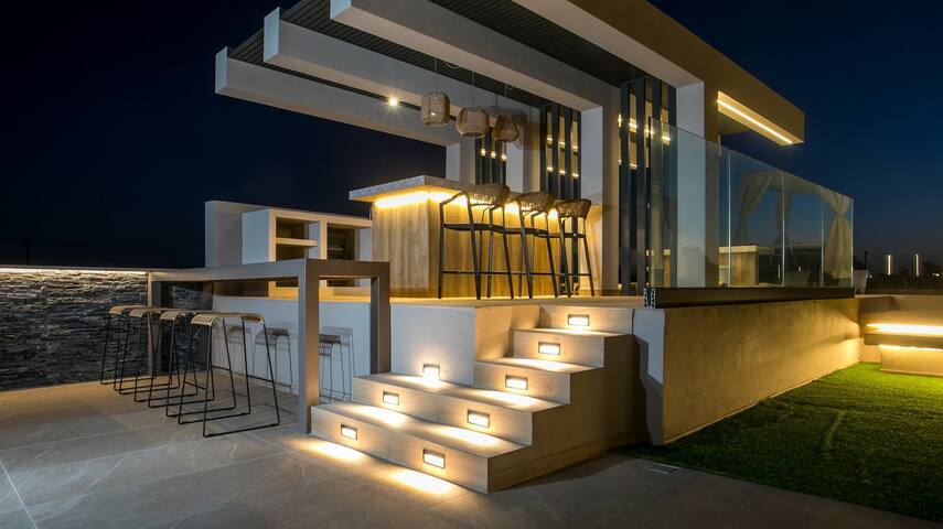 Grand Aqua Luxury Villa by Mintzi gallery image 4