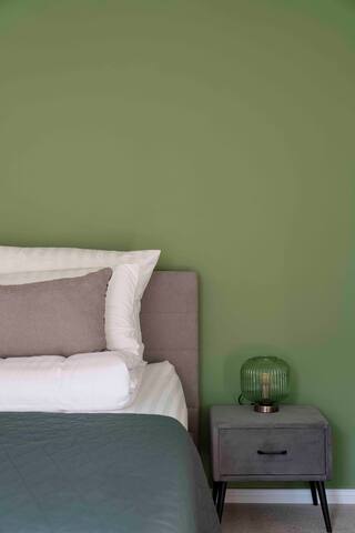 Sophisticated and spacious gallery image 2