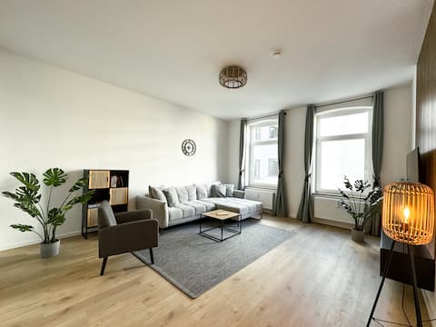 Top performing Airbnb: Stobbe Stays I Central I Privat parking I Kingsize in Mitte