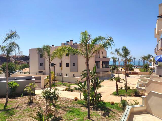 Entire home with 2 bedrooms in torre del mar - 1º Línea de playa con piscina panorámica & parking