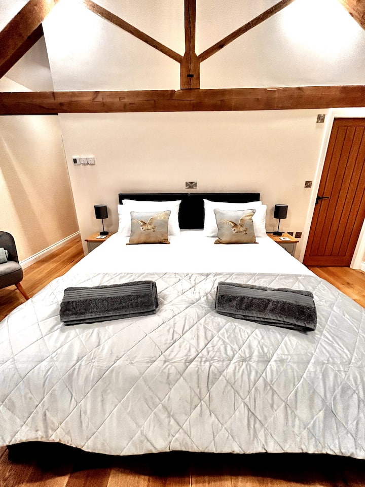 Once a hay loft, this room features original beams and new oak flooring along with stunning views across Clougha Pike. 

Our barn owl theme is a nod to the owls who used to roost here.