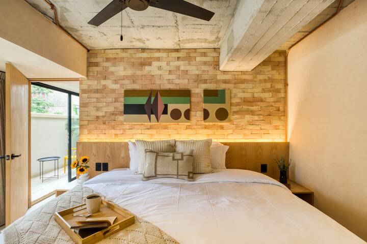 Caliza Roma | Cozy Residence w/Walking Balcony gallery image 2