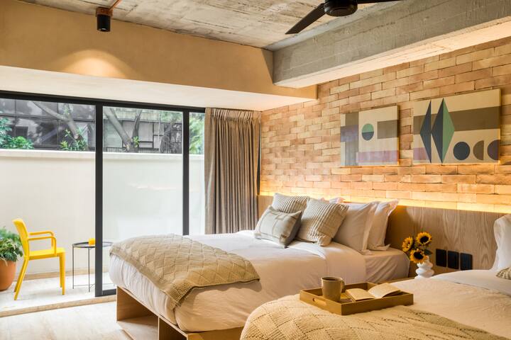 Caliza Roma | Cozy Residence w/Walking Balcony gallery image 4