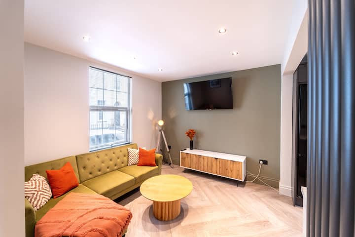 Cheltenham House - 3 Beds, Central - Free Parking - Cheltenham