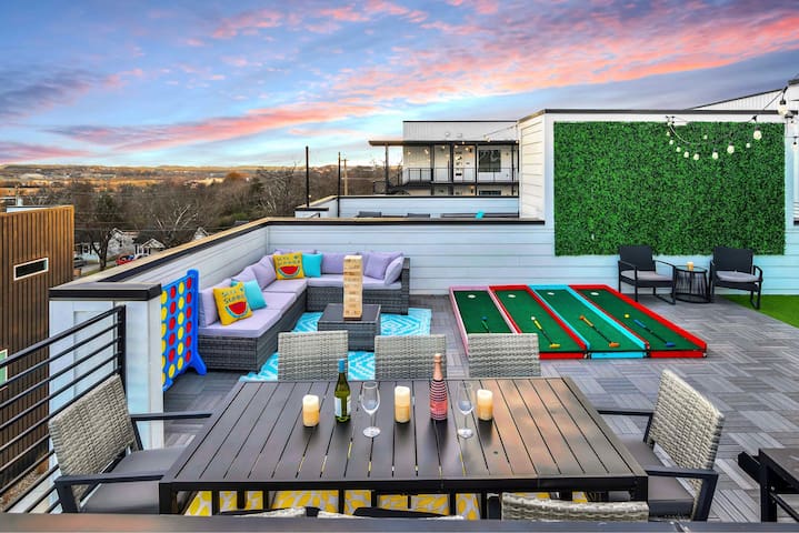 Private Heated Indoor Pool & Roofdeck Games!