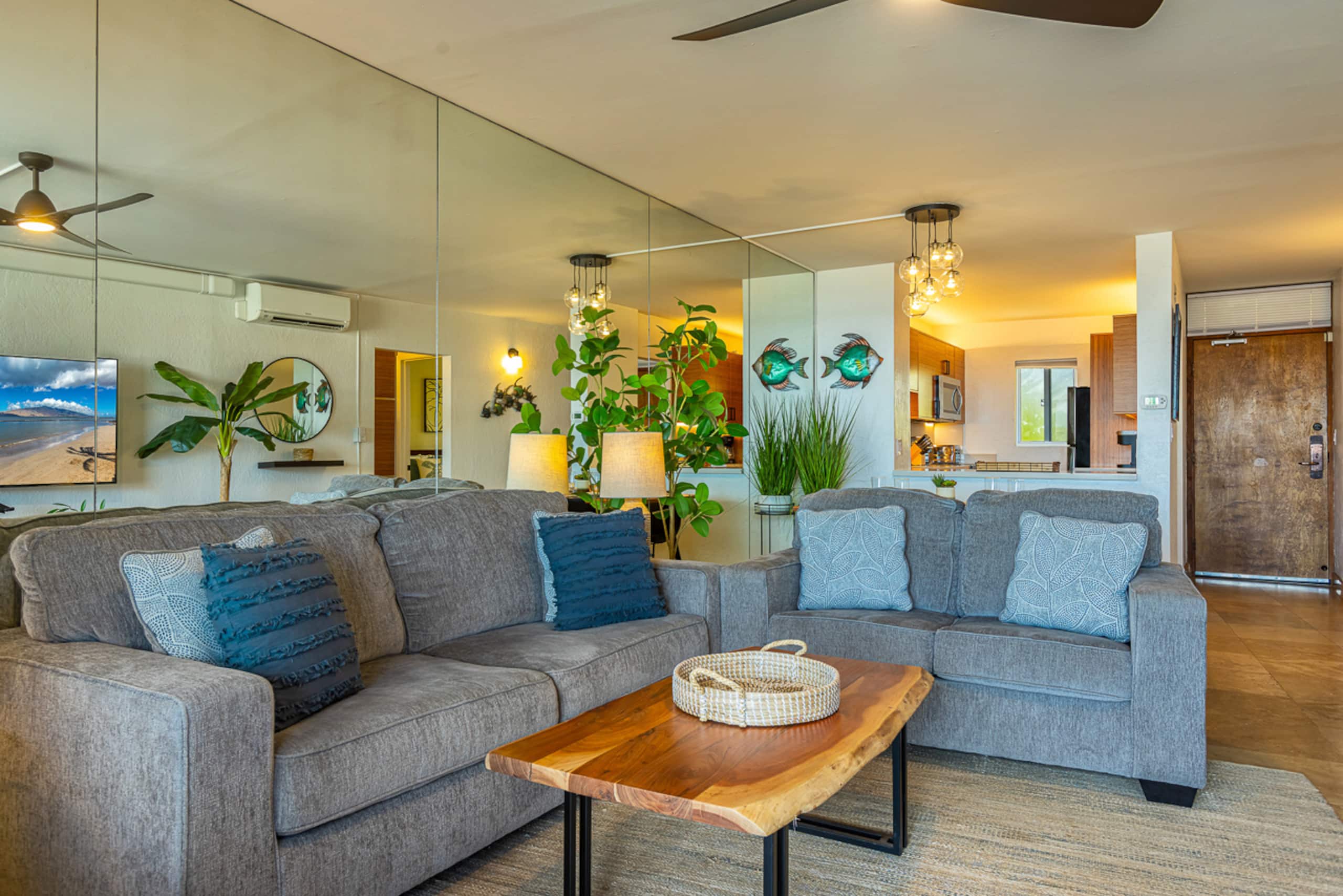 Oceanfront Ground Floor w/Stunning Sunset Views - Image 2