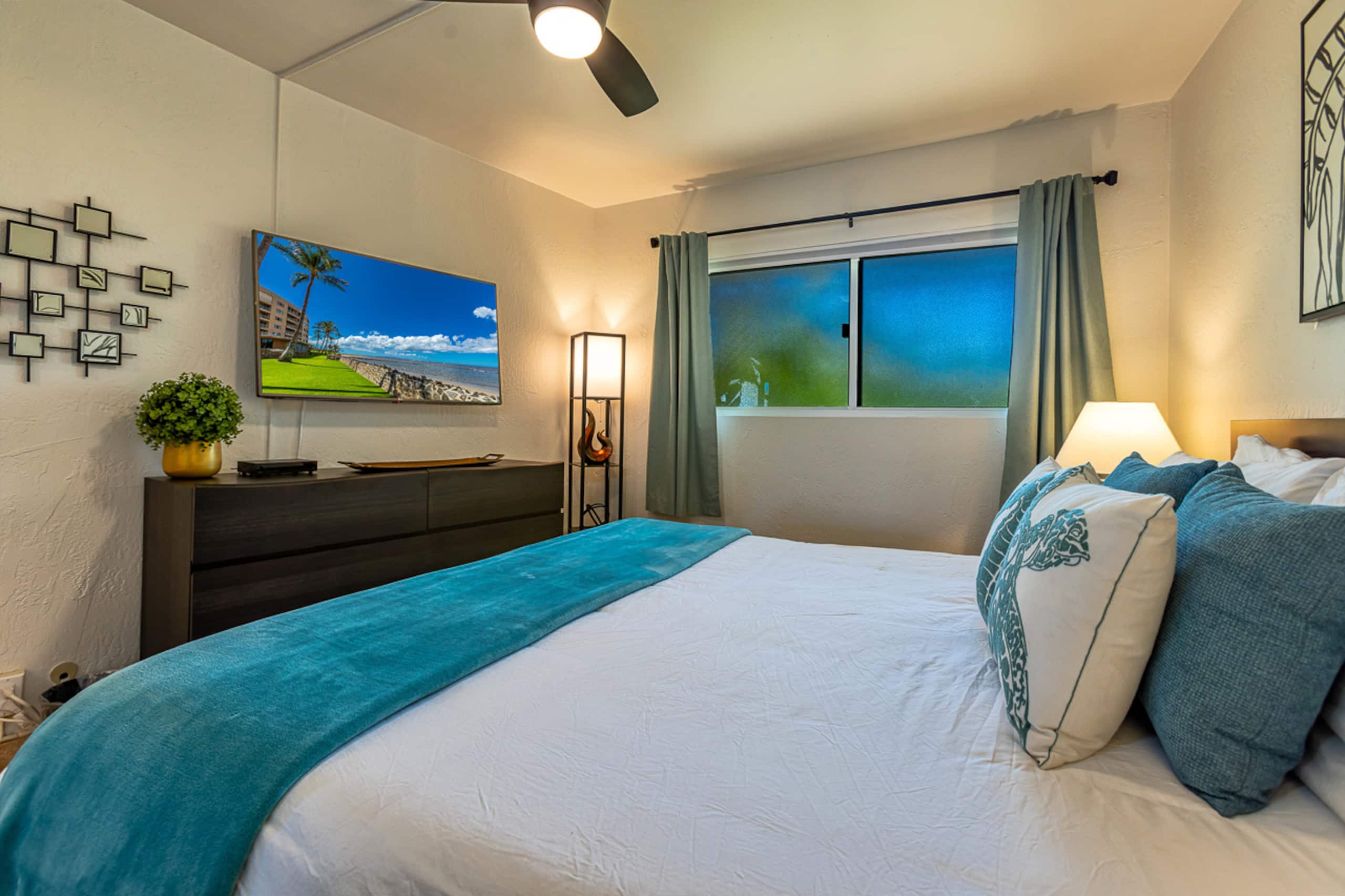 Oceanfront Ground Floor w/Stunning Sunset Views - Image 10