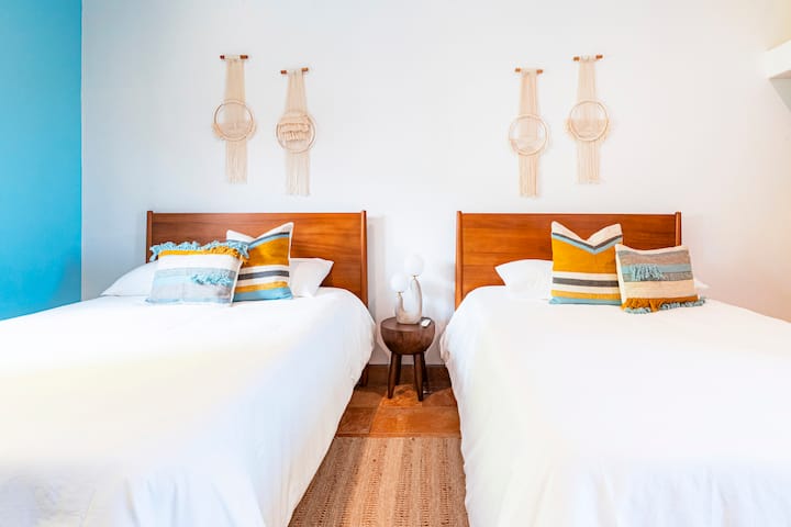 Dormitorio para huéspedes - dos camas dobles