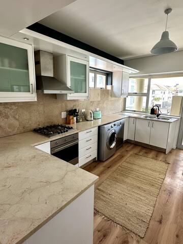 Spacious Bantry Bay Apartment gallery image 5