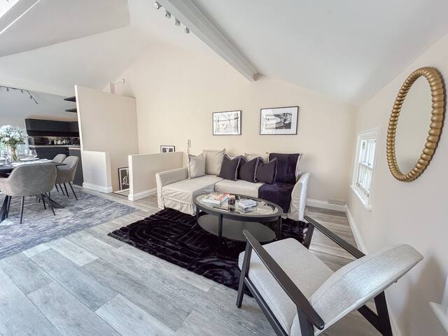 Trendy London Hideaway Apartment gallery image 4