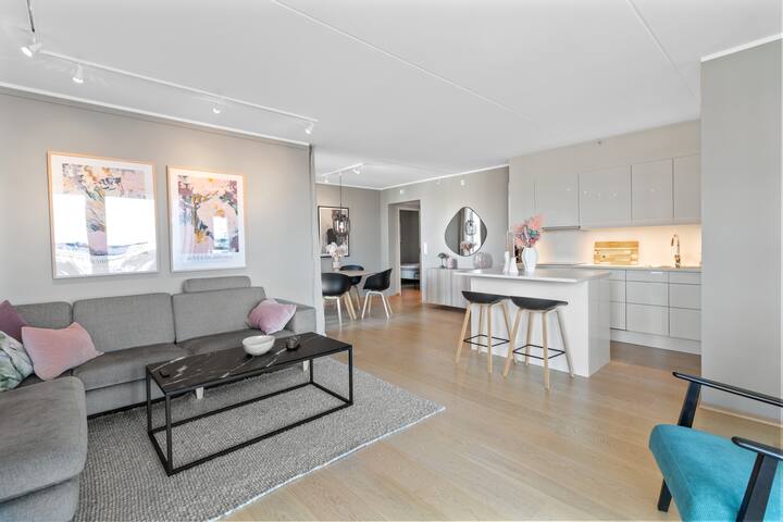 Luxury 2BR Tjuvholmen Apt with Fjord Views gallery image 4