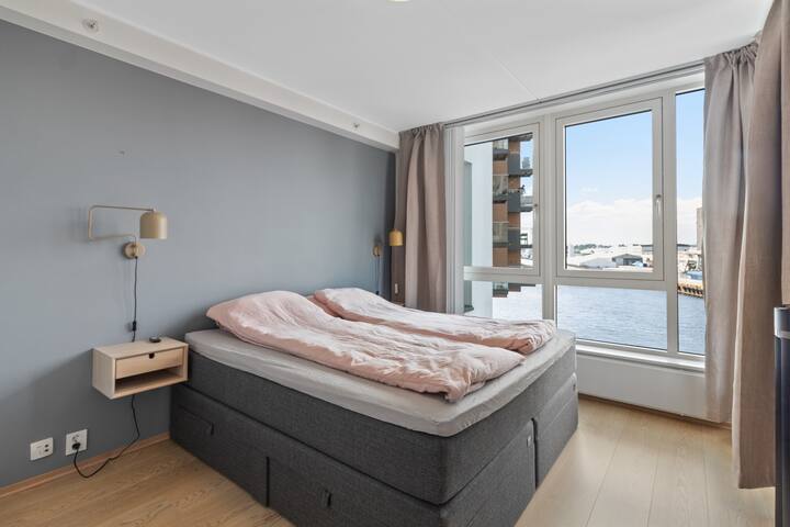 Luxury 2BR Tjuvholmen Apt with Fjord Views gallery image 3