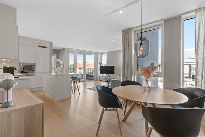Luxury 2BR Tjuvholmen Apt with Fjord Views