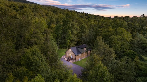 Tuscarora Mountain Retreat / Hot Tub, Hiking, Cozy