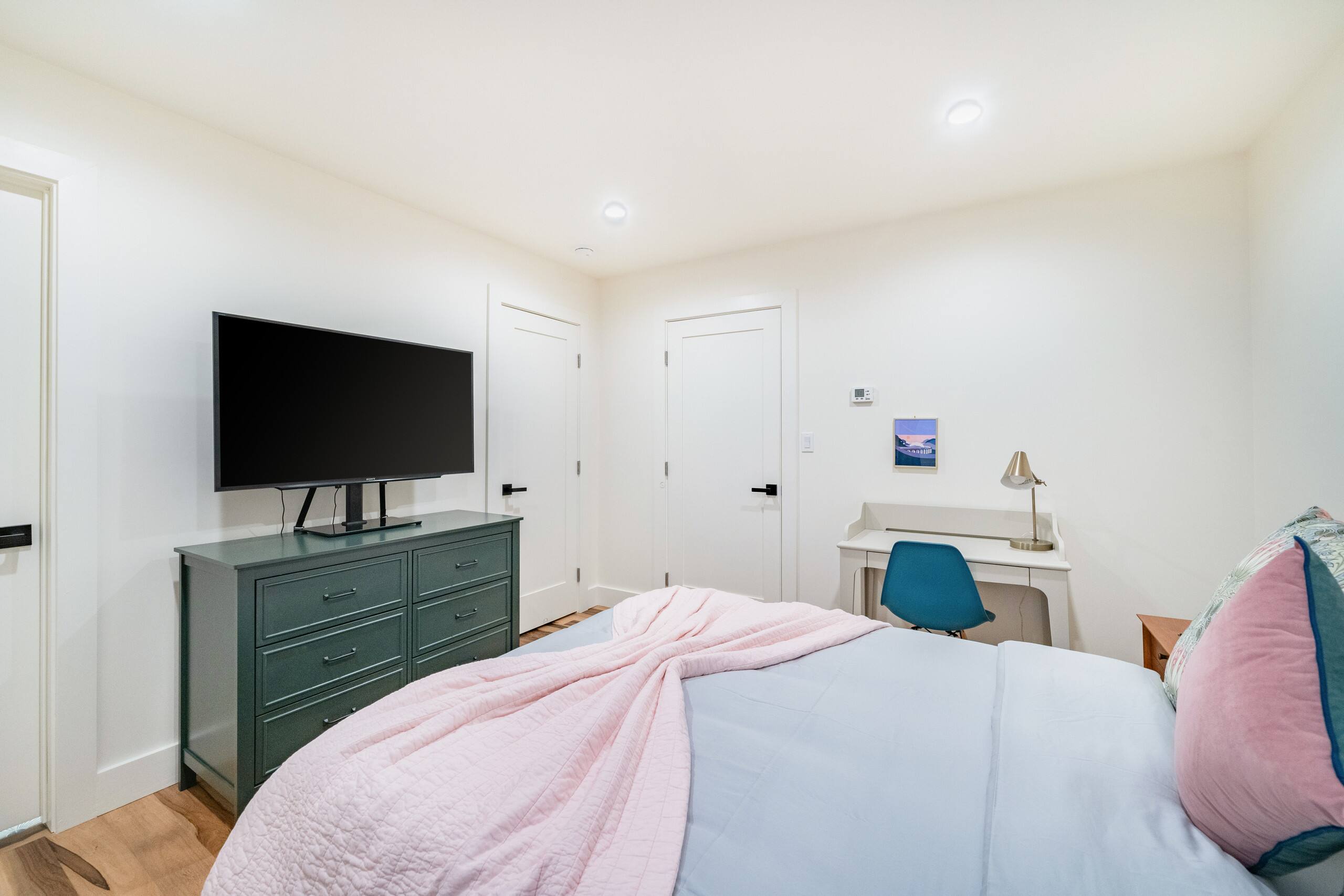 Brand-new, Cheery & Private Flat w/ Outdoor Patio - Image 17