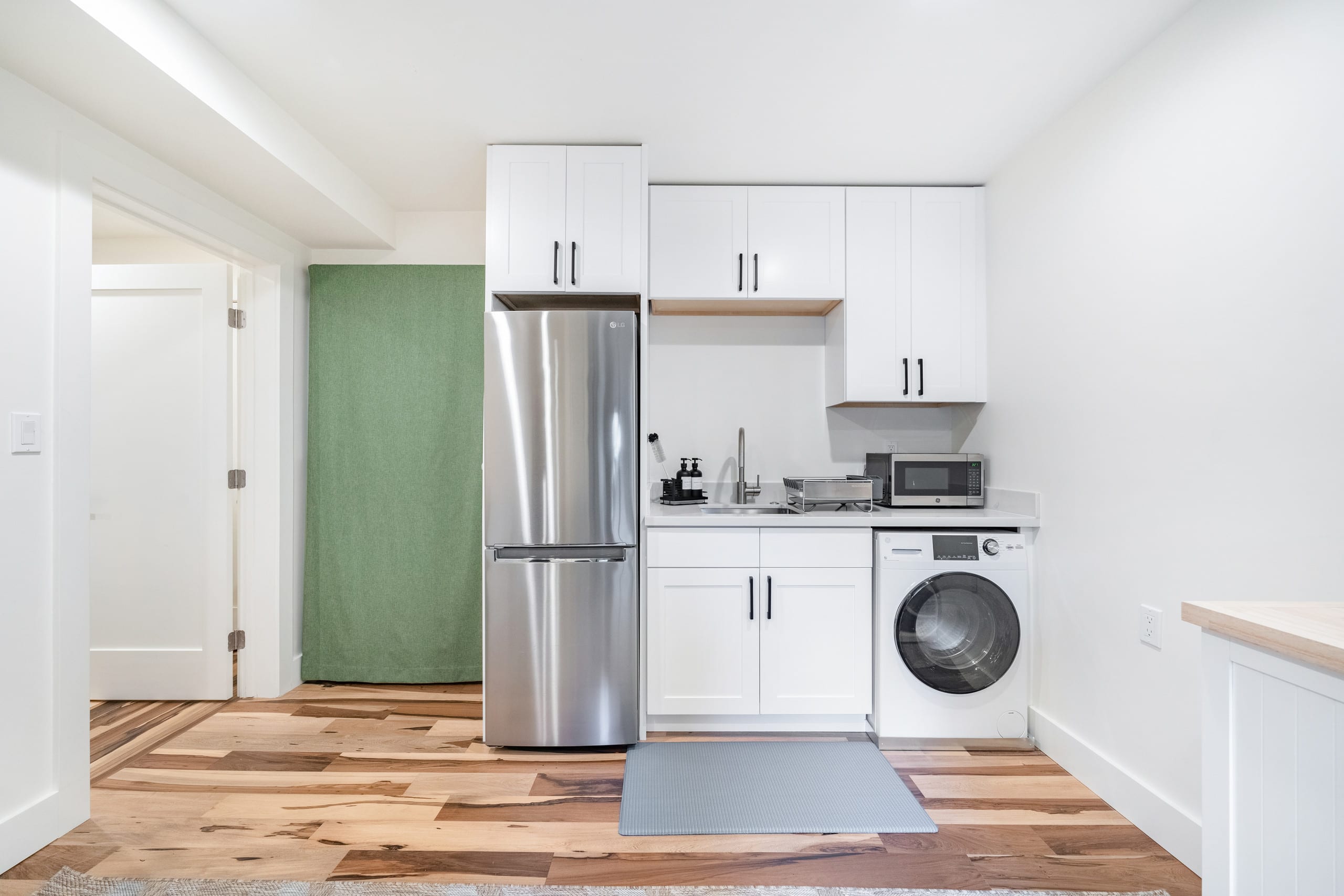 Brand-new, Cheery & Private Flat w/ Outdoor Patio - Image 10