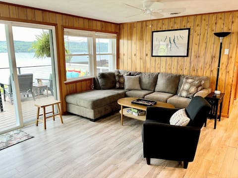 Top performing Airbnb: Lakefront Wine Country Cottage near Watkins Glen in Burdett