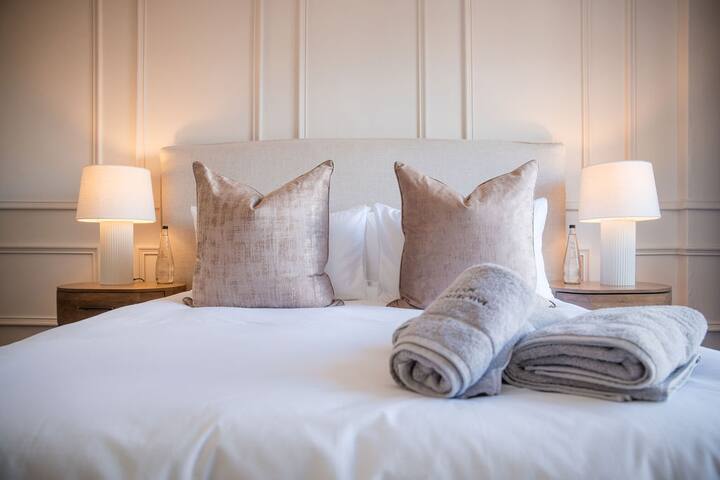 201 Cascades | 2-Bed Boutique Aparthotel gallery image 2