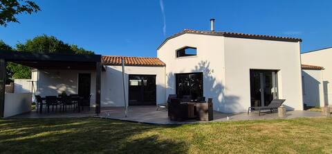 Modern, single-story house. For 6 people