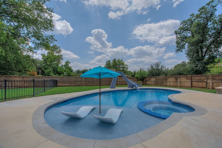 Ou Luxury Retreat! Hottub + Heated Pool! - Norman, OK
