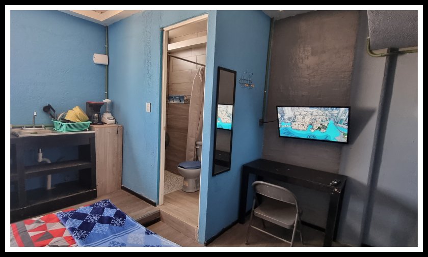 โต๊ะทำงานและเคเบิลทีวีระดับพรีเมียม