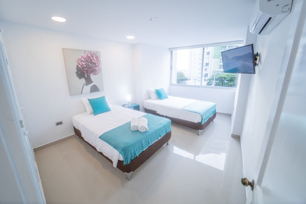 Slaapkamer 2 eenpersoonsbedden en smart-tv