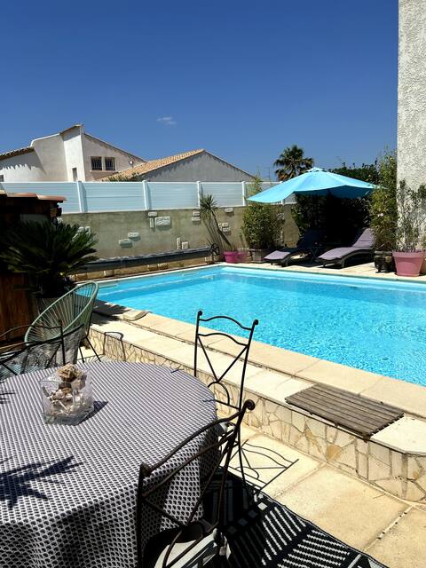 Lovely villa with private heated swimming pool