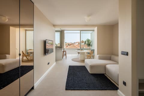 Successful Airbnb property: Rooftop Jacuzzi & City View Split Apartment in Grad Split