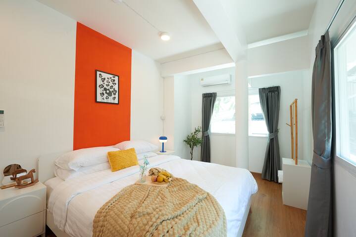 New Luxury Penthouse very close BTS Ekamai gallery image 2