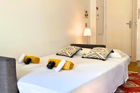 Popular Airbnb listing: Your Oasis - Cozy Haven with a Balcony in Nice in Garibaldi