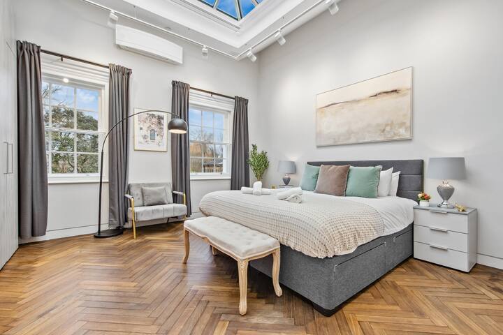 Luxury Chelsea Villa | Ideal for Families & Groups gallery image 5