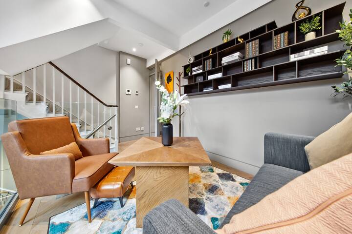 Luxury Chelsea Villa | Ideal for Families & Groups gallery image 2