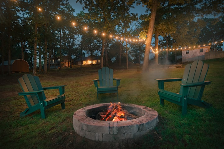 Lakehouse w/ Pickleball Court ~Pool ~Hot Tub ~Dock