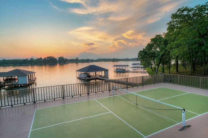 Lakehouse w/ Pickleball Court ~Pool ~Hot Tub ~Dock