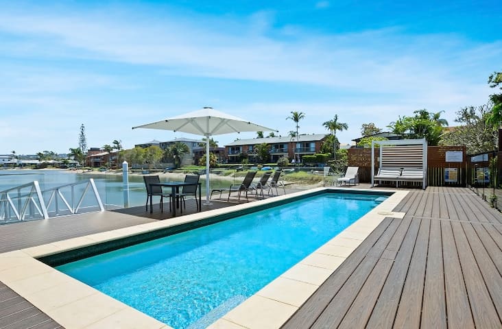 Pet Friendly Waterfront – Saltwater Villas