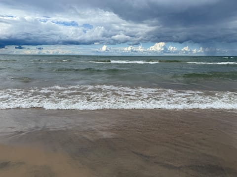 Lake House Beachfront Hot Tub - Irondequoit, NY