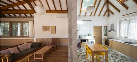 Top Airbnb: Korean-style house in the woods en Costa Esmeralda