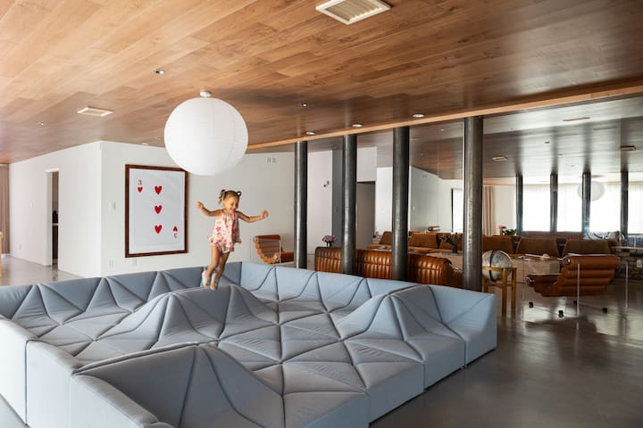 New7 BDR Iconic Designer Home 5 min from Strip