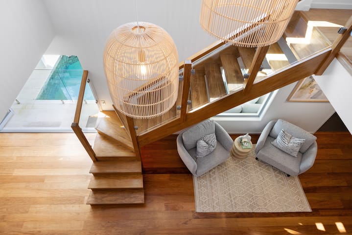 Surfside Villa – 50m to beach access, heated pool