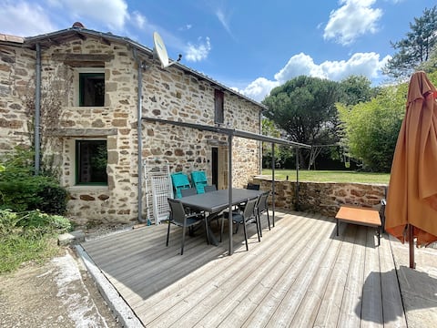 Charming cottage in La Paterre with heated pool
