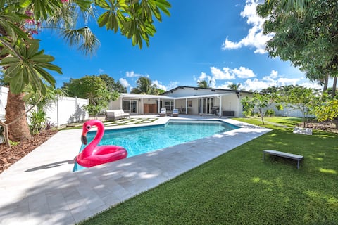 Luxury 4/2 Heated Pool Oasis | Mini Golf