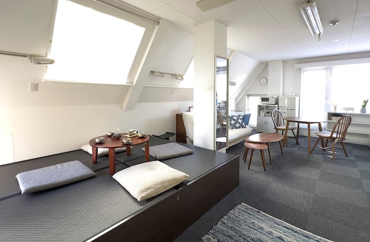 When not used for sleeping, the 'koagari' serves as an extension of your living room, perfect for relaxing, enjoying a chat, sipping wine or tea, taking a nap, or reading books and manga.
