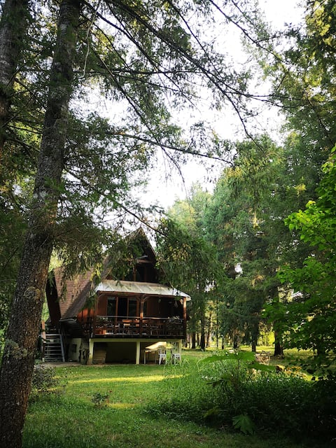 Cottage on the banks of the Dordogne
